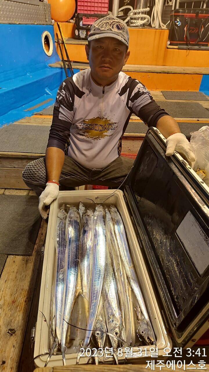 제주에이스호30일갈치조황입니다문의0103548347201038603472 (조황조행기 - 바다선상조황)