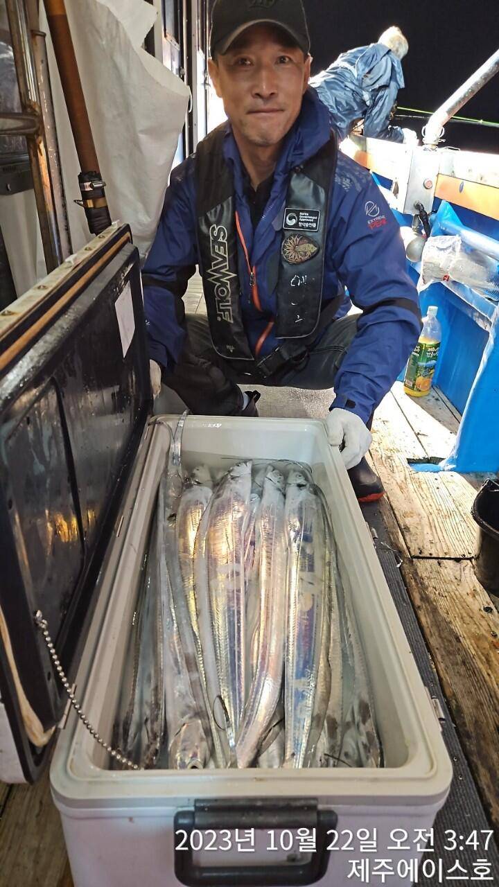 제주에이스호21일갈치조황입니다문의0103548347201038603472 (조황조행기 - 바다선상조황)