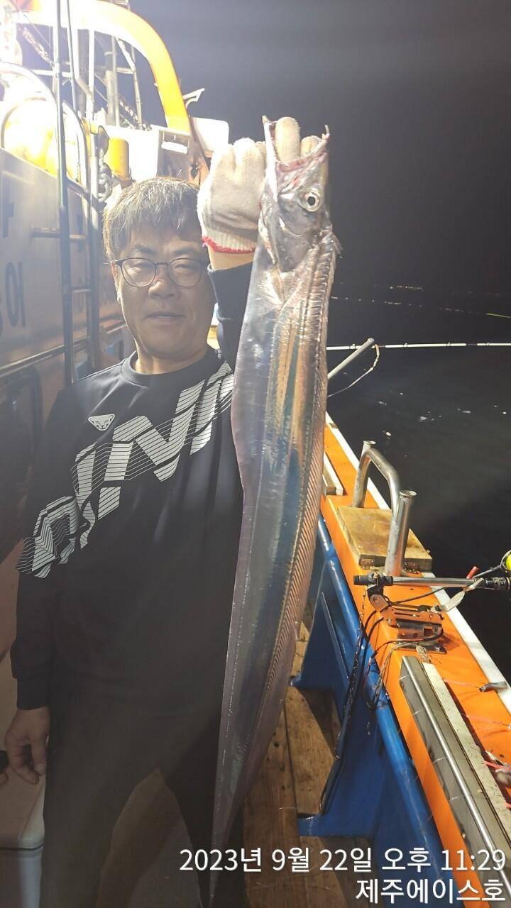 제주에이ㅣ스호22일갈치조황입니다문의0103548347201038603472 (조황조행기 - 바다선상조황)