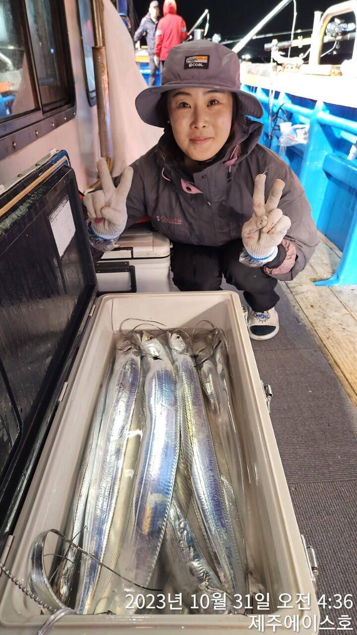 제주에이스호30일대갈치조황입니다문의0103548347201038603472 (조황조행기 - 바다선상조황)