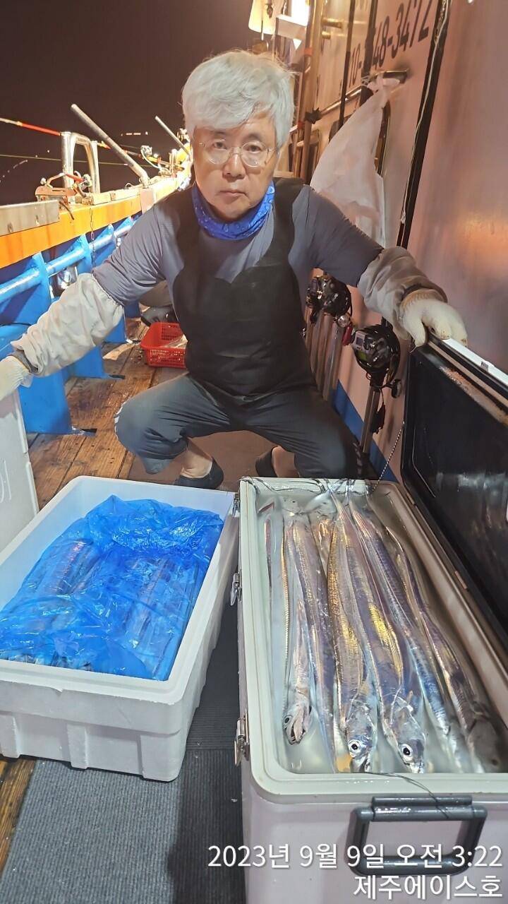 주에이스호8일갈치가 풍년입니다문의01035483472 01038603472 (조황조행기 - 바다선상조황)