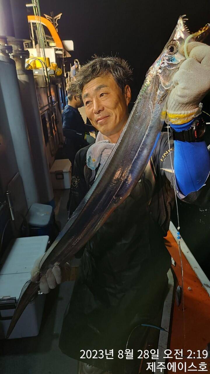 제주에이스호27일갈치조황입니다문의 0103548347201038603472 (조황조행기 - 바다선상조황)