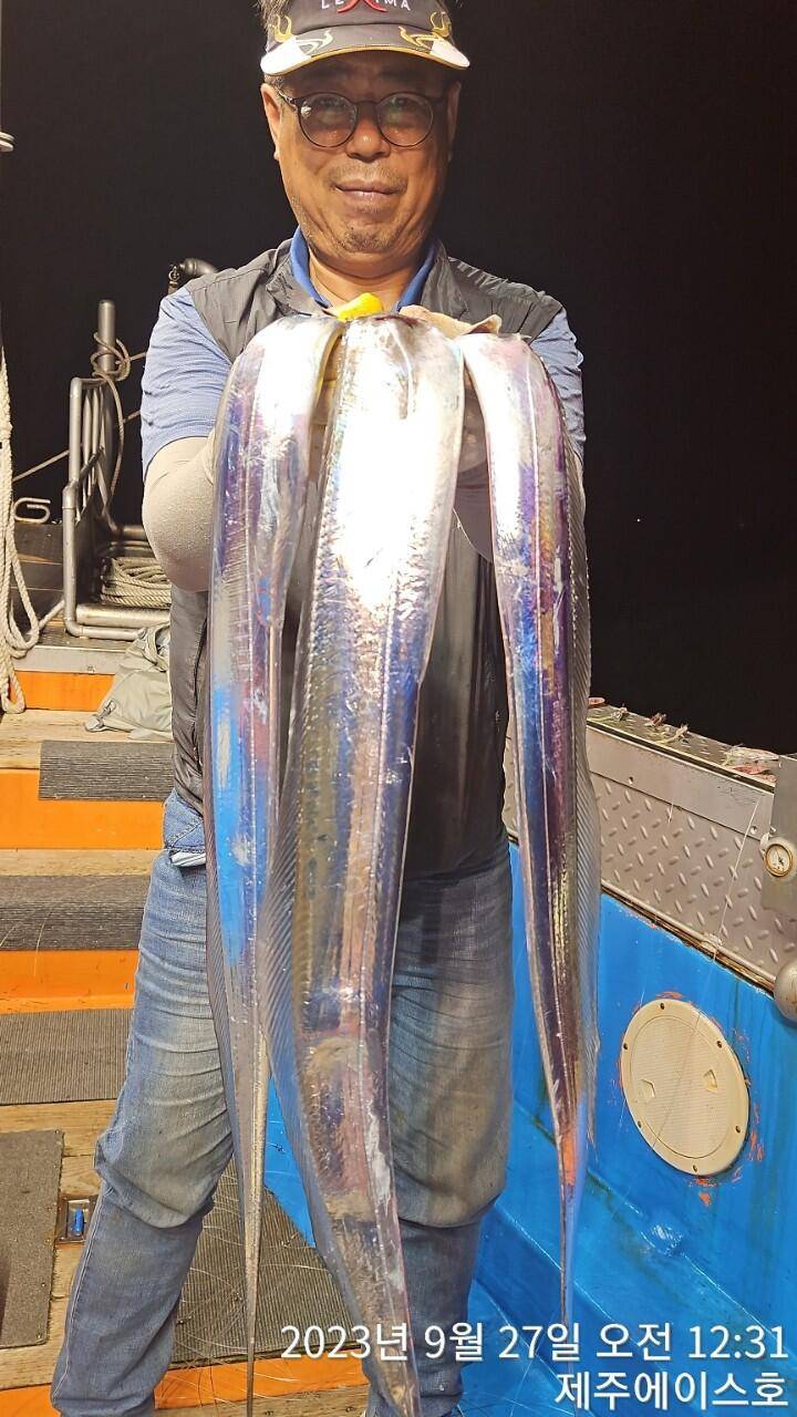 제주에이스호26일갈치조황입니다문의0103548347201038603472 (조황조행기 - 바다선상조황)
