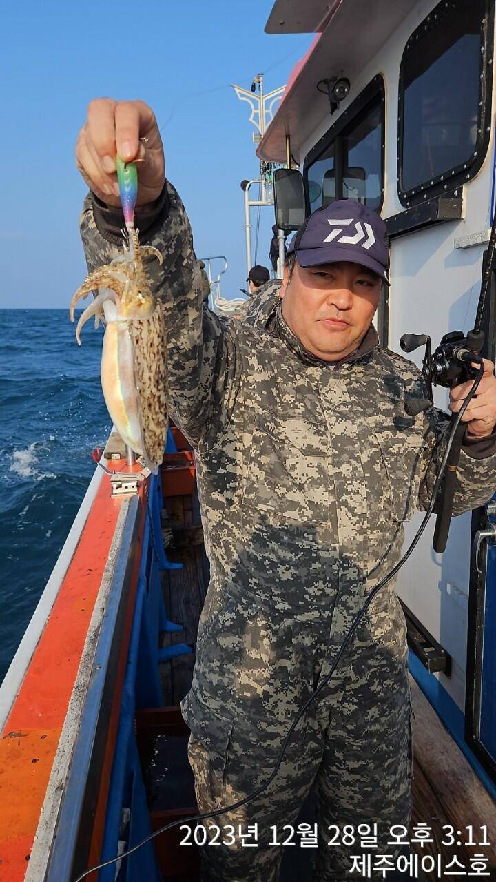 제주에이스호28갑돌이 조황입니다 문의 0103548347201038603472 (조황조행기 - 바다선상조황)