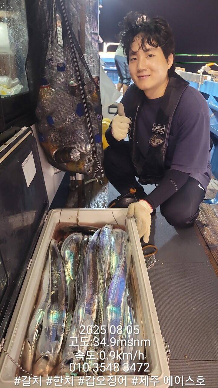 제주에이스호8월24일북제주권갈치조황입니다010 35483472010 3860 3472977톤22인승14석운영 (조황조행기 - 바다선상조황)