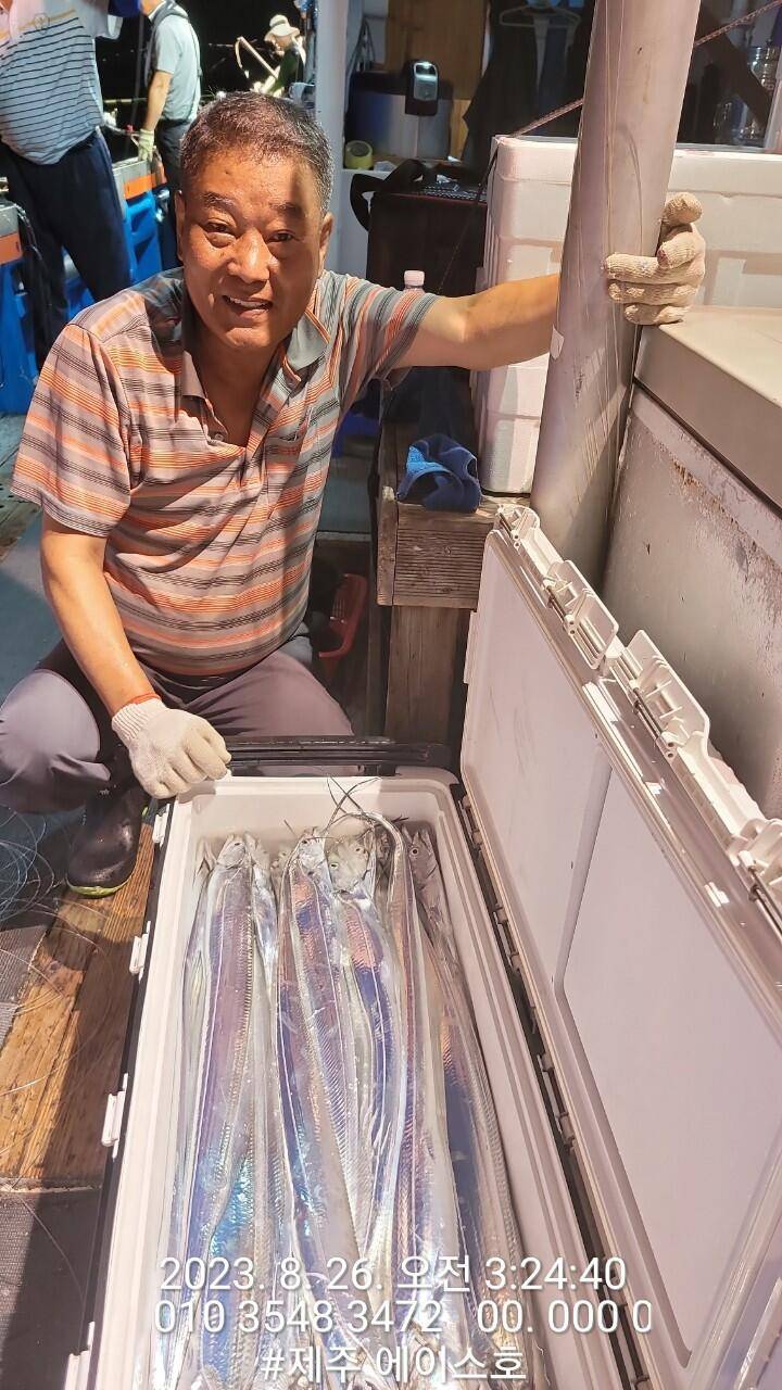 제주에이스호25일대갈치사냥다녀왔습니다전좌석봉돌투승기장착무료이용문의0103548347201038603472 (조황조행기 - 바다선상조황)