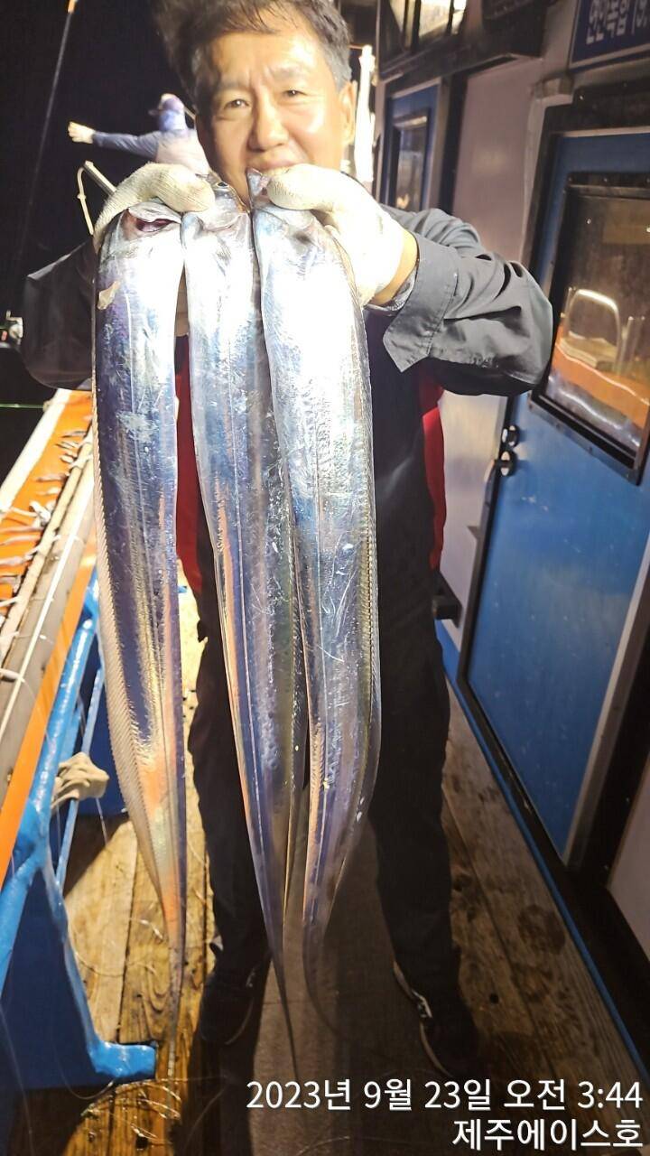 제주에이ㅣ스호22일갈치조황입니다문의0103548347201038603472 (조황조행기 - 바다선상조황)