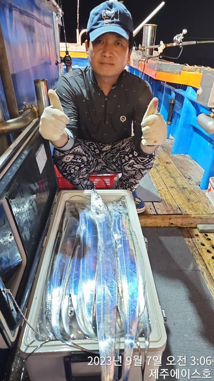 제주에이스호6일쿨러가득갈치조황입니다 문의01035483472 01038603472 (조황조행기 - 바다선상조황)