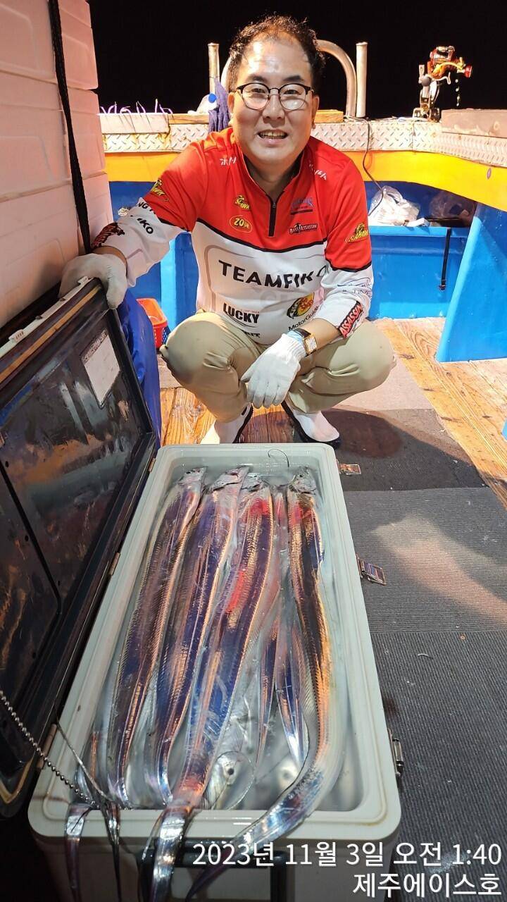 제주에이스호2일갈치조황입니다문의 0103548347201038603472 (조황조행기 - 바다선상조황)