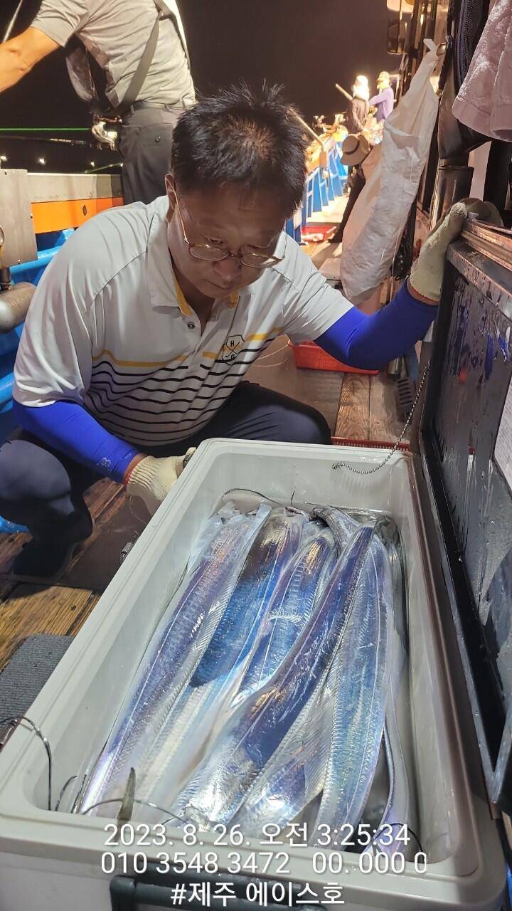제주에이스호25일대갈치사냥다녀왔습니다전좌석봉돌투승기장착무료이용문의0103548347201038603472 (조황조행기 - 바다선상조황)