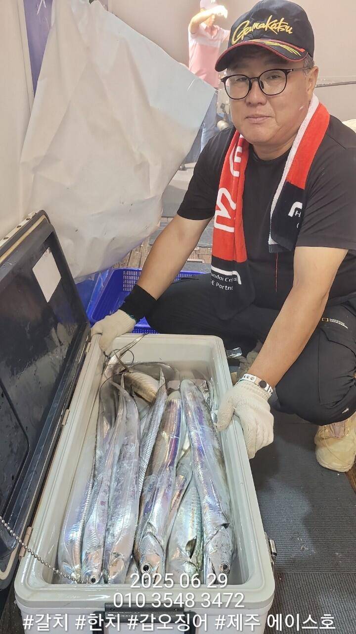 제주에이스호6월28일갈치조황입니다010 35483472010 3860 3472977톤22인승12석운영 봉돌투승기장착 (조황조행기 - 바다선상조황)