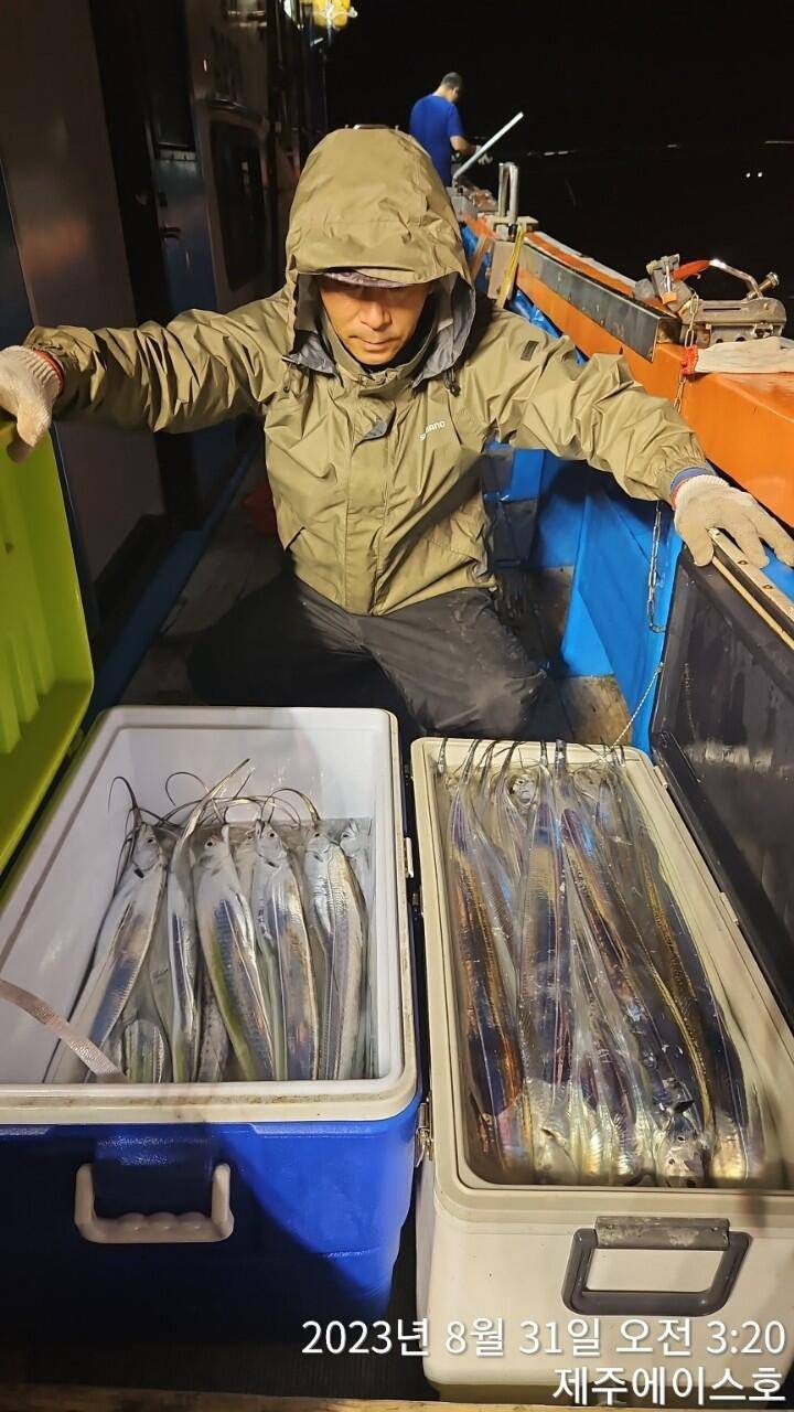 제주에이스호30일갈치조황입니다문의0103548347201038603472 (조황조행기 - 바다선상조황)