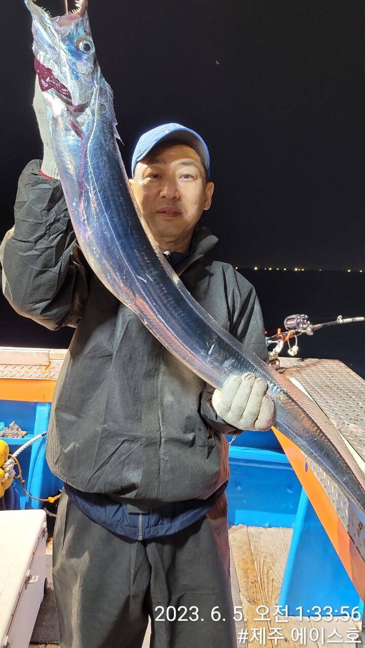 제주에이스호4일대갈치 조황입니다 전좌석 봉돌투승기장착무료이용 (조황조행기 - 바다선상조황)