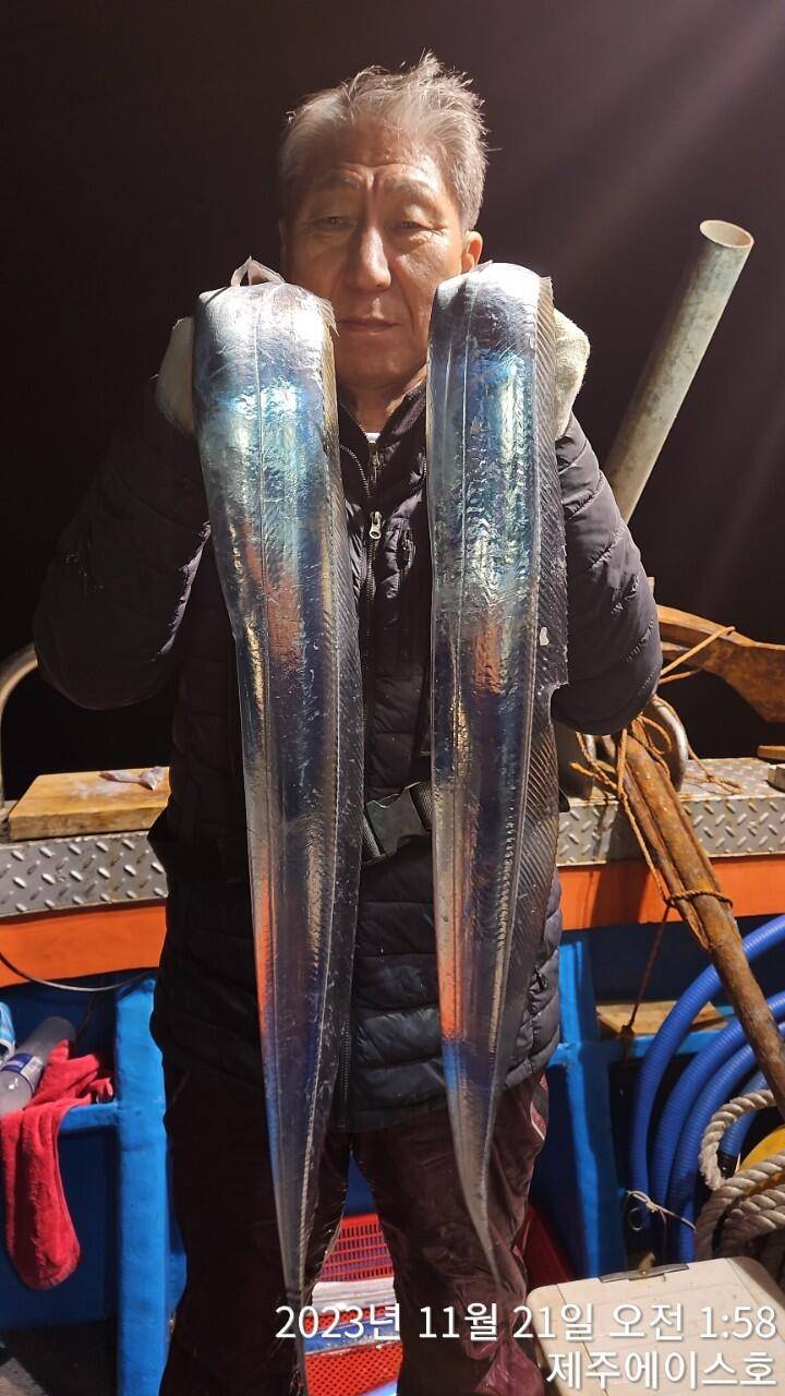 제주에이스호20일갈치조황입니다문의0103548347201038603472 (조황조행기 - 바다선상조황)