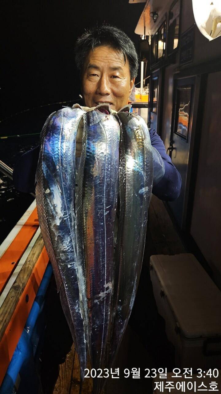 제주에이ㅣ스호22일갈치조황입니다문의0103548347201038603472 (조황조행기 - 바다선상조황)
