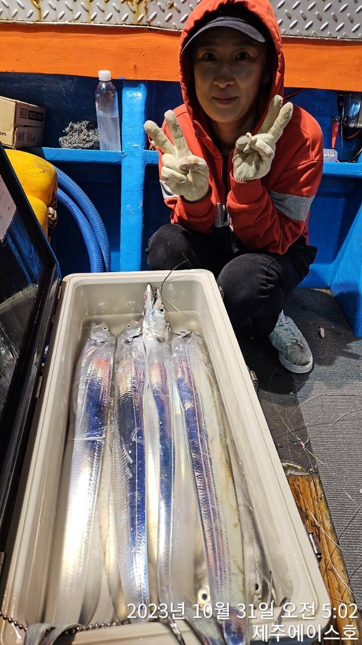 제주에이스호30일대갈치조황입니다문의0103548347201038603472 (조황조행기 - 바다선상조황)