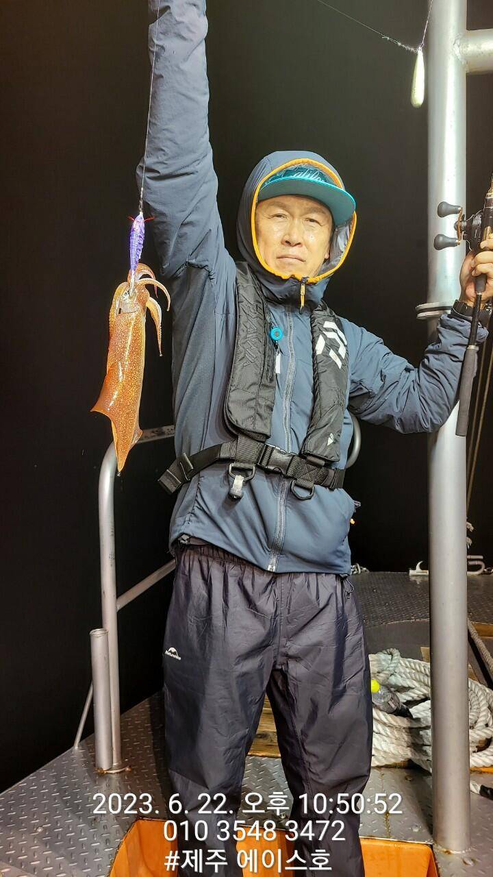 제주에이스호22일 굿 한치 조황입니다 (조황조행기 - 바다선상조황)