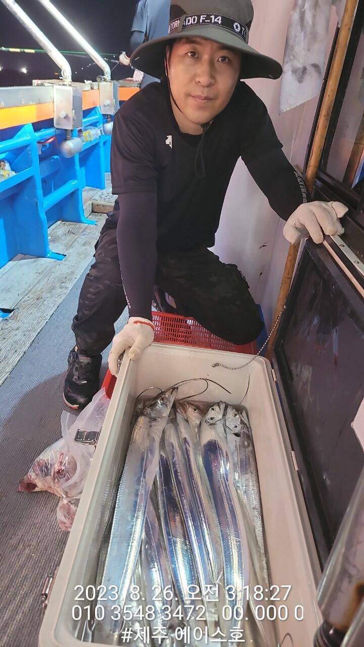 제주에이스호25일대갈치사냥다녀왔습니다전좌석봉돌투승기장착무료이용문의0103548347201038603472 (조황조행기 - 바다선상조황)