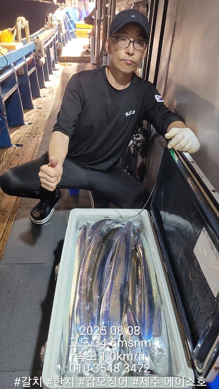 제주에이스호8월7일북제주권갈치조황입니다010 35483472010 3860 3472977톤22인승14석운영 (조황조행기 - 바다선상조황)