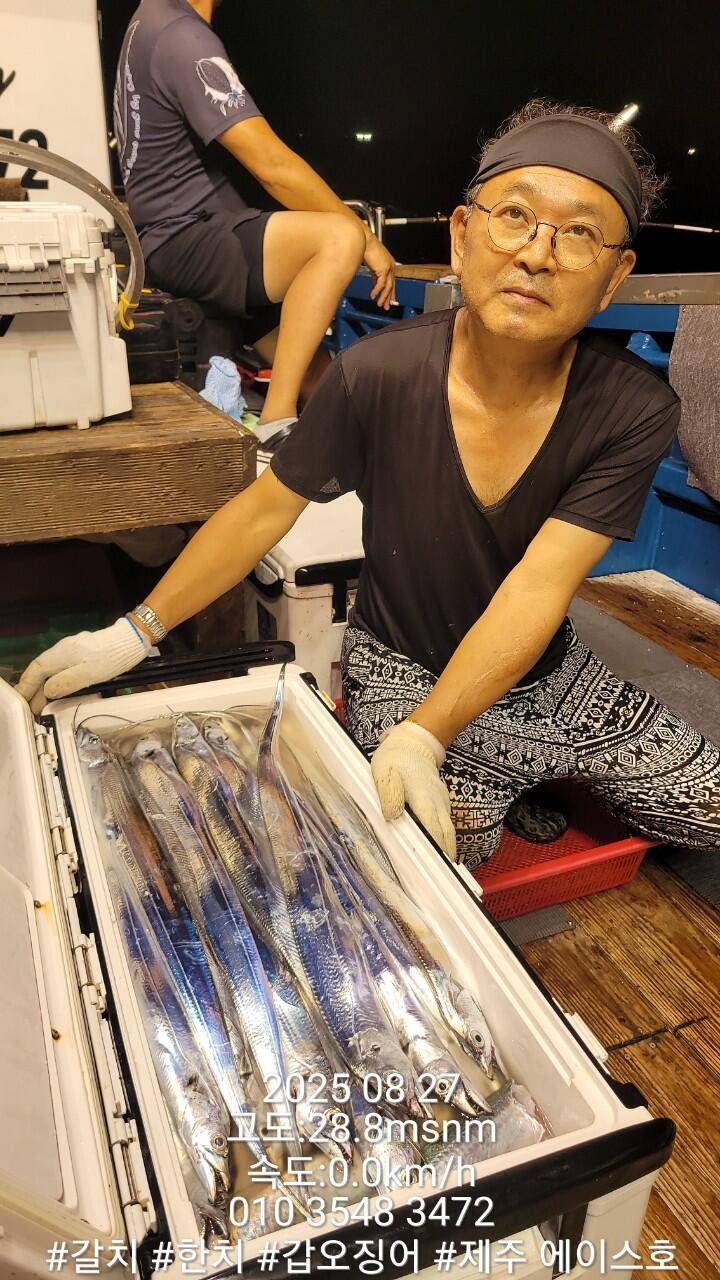 제주에이스호8월26일제주갈치조황입니다010 35483472010 3860 3472977톤22인승12석운전좌석봉돌투등기장착 청결은보장 (조황조행기 - 바다선상조황)