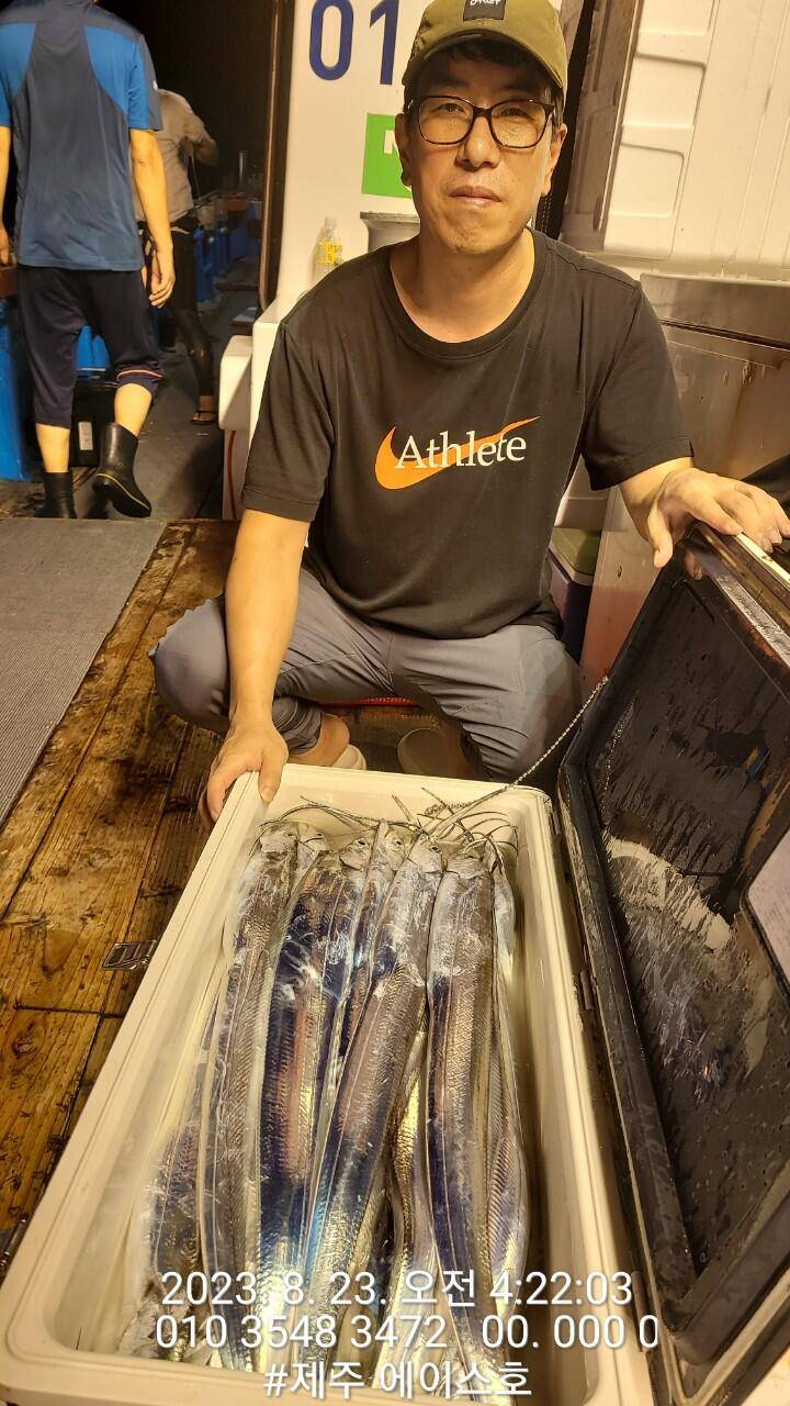 제주에이스호22일대갈치사냥다녀왔습니다전좌석봉동투승기장착무료이용문의0103548347201038603472 (조황조행기 - 바다선상조황)