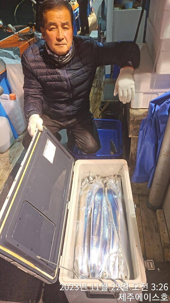 제주에이스호21일갈치조황입니다문의0103548347201038603472 (조황조행기 - 바다선상조황)