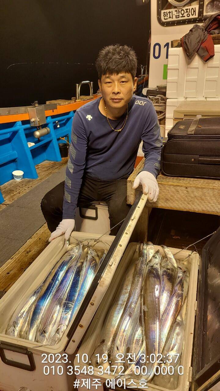 제주에이스호18일씨알좋고 양도많고 갈치조황입니다문의0103548347201038603472 (조황조행기 - 바다선상조황)