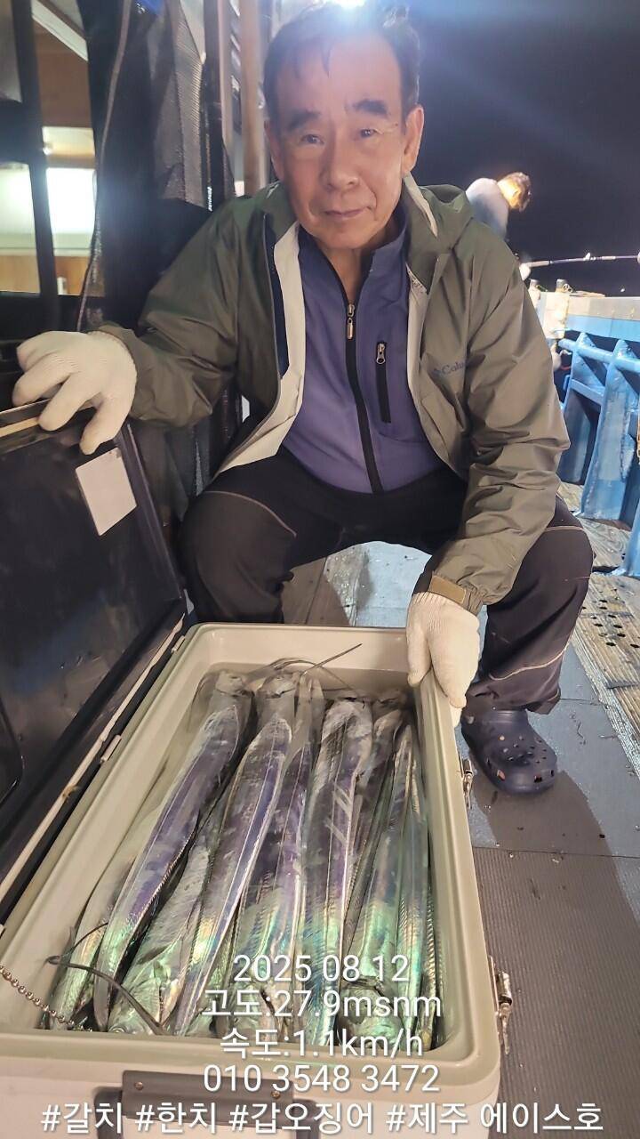 제주에이스호8월11일북제주권갈치조황입니다010 35483472010 3860 3472977톤22인승14석운영 (조황조행기 - 바다선상조황)
