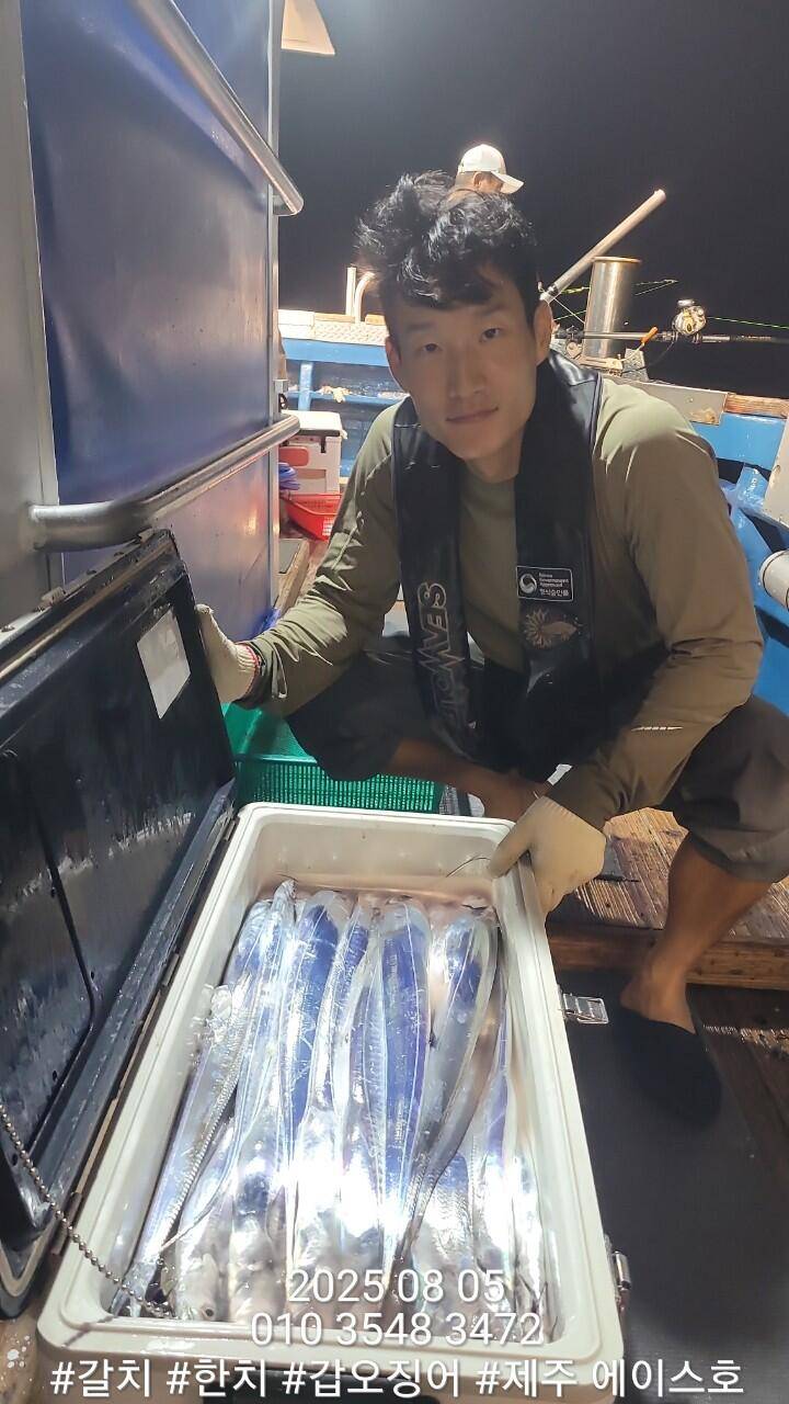 제주에이스호8월24일북제주권갈치조황입니다010 35483472010 3860 3472977톤22인승14석운영 (조황조행기 - 바다선상조황)