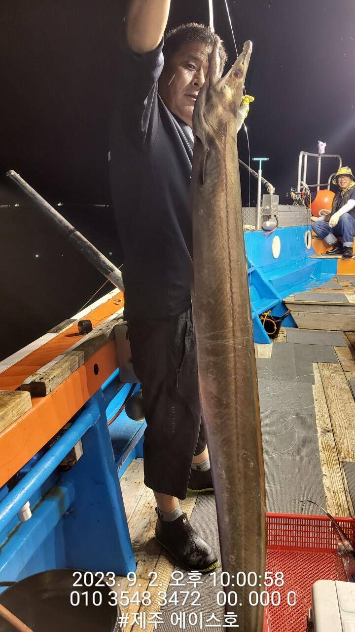 제주에이스호2일쿨러가득갈치조왕입니다문의0103548347201038606472 (조황조행기 - 바다선상조황)