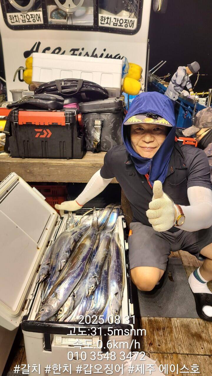 제주에이스호8월30일제주갈치조황입니다010 35483472010 3860 3472977톤22인승12석운전좌석봉돌투등기장착 청결은보장 (조황조행기 - 바다선상조황)