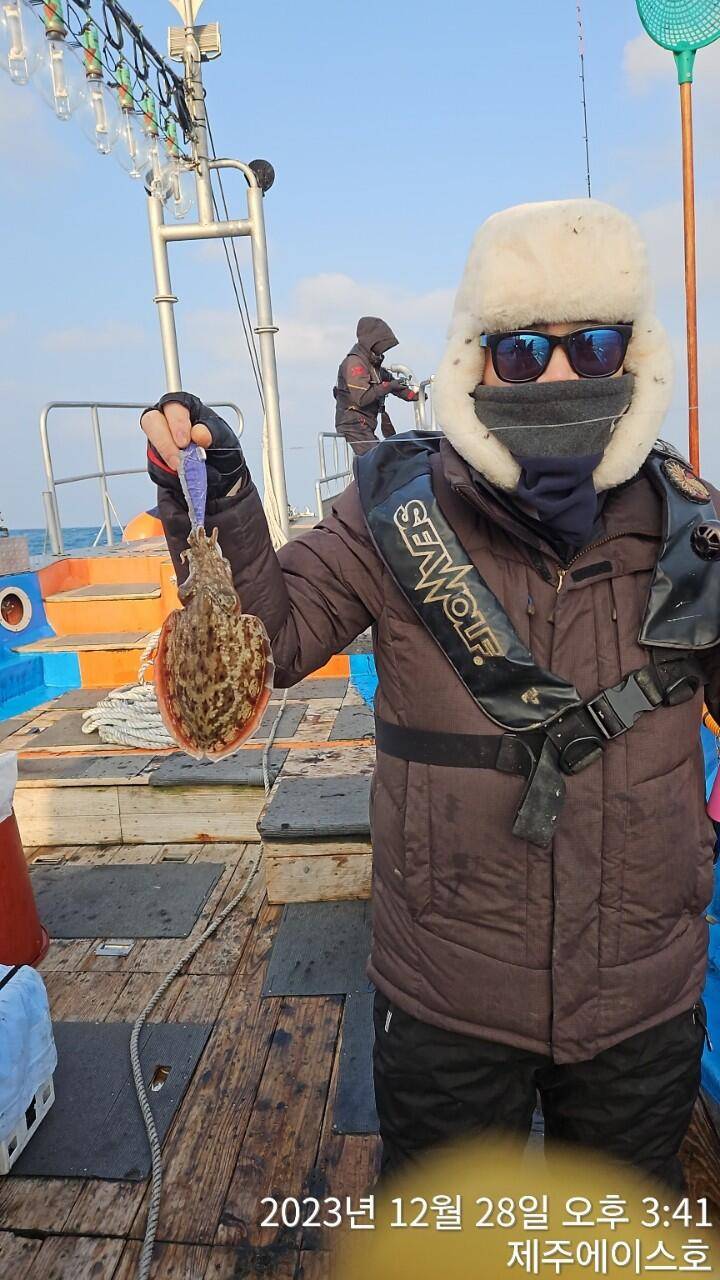 제주에이스호28갑돌이 조황입니다 문의 0103548347201038603472 (조황조행기 - 바다선상조황)