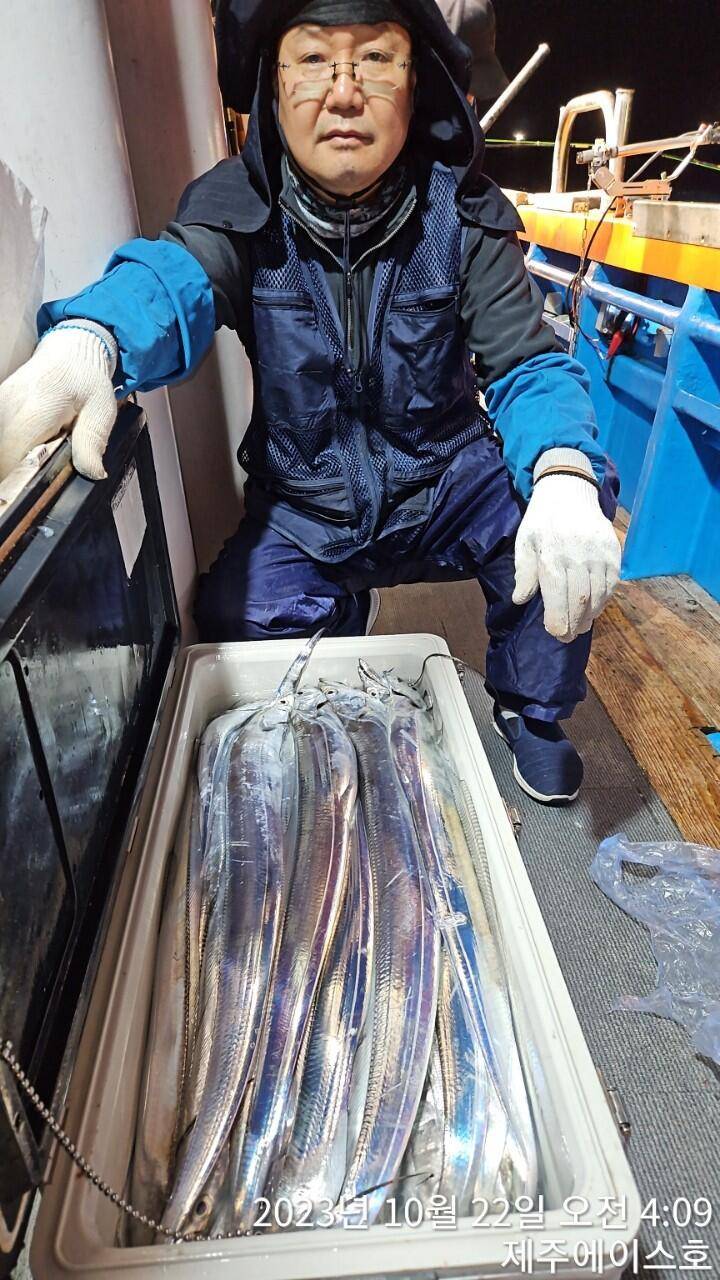 제주에이스호21일갈치조황입니다문의0103548347201038603472 (조황조행기 - 바다선상조황)