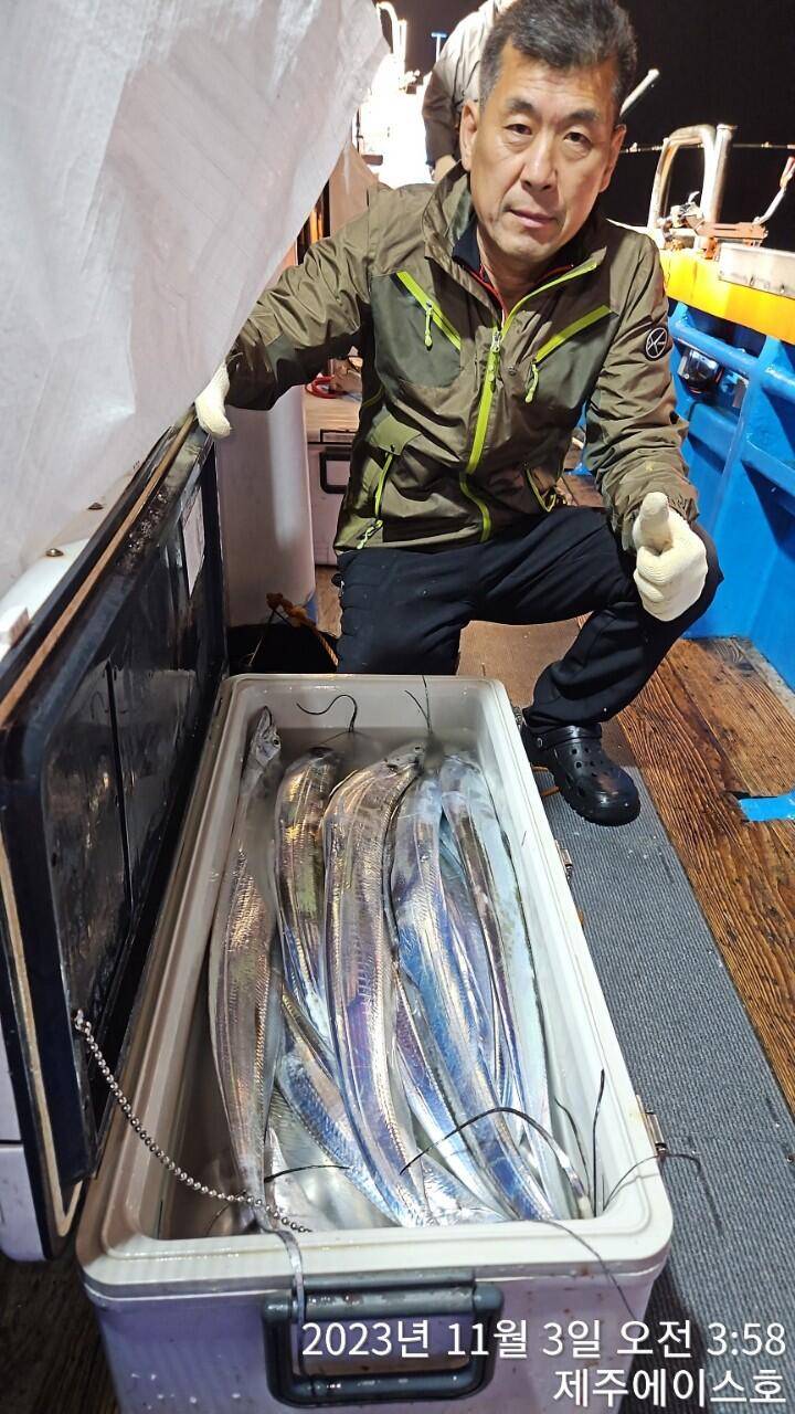 제주에이스호2일갈치조황입니다문의 0103548347201038603472 (조황조행기 - 바다선상조황)
