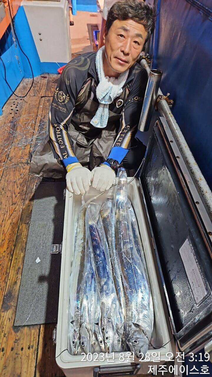 제주에이스호27일갈치조황입니다문의 0103548347201038603472 (조황조행기 - 바다선상조황)