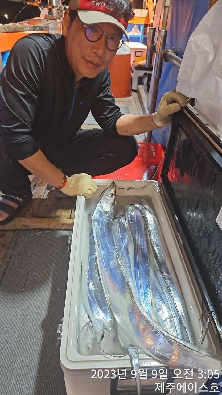 주에이스호8일갈치가 풍년입니다문의01035483472 01038603472 (조황조행기 - 바다선상조황)