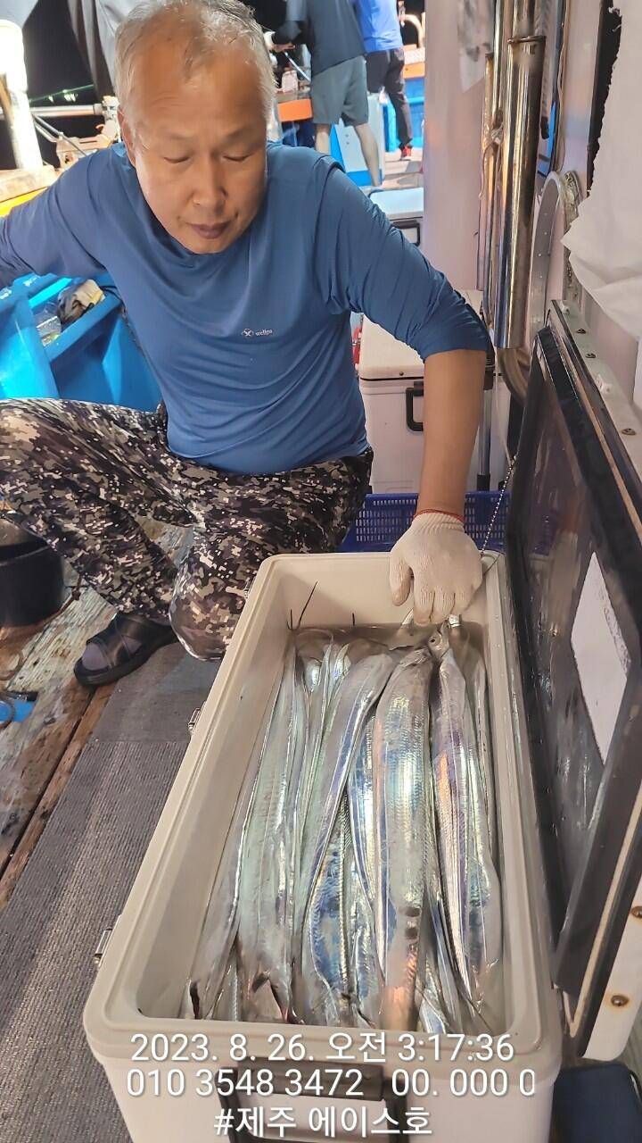 제주에이스호25일대갈치사냥다녀왔습니다전좌석봉돌투승기장착무료이용문의0103548347201038603472 (조황조행기 - 바다선상조황)
