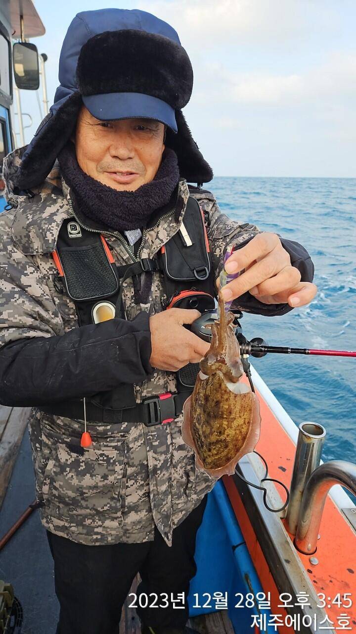 제주에이스호28갑돌이 조황입니다 문의 0103548347201038603472 (조황조행기 - 바다선상조황)