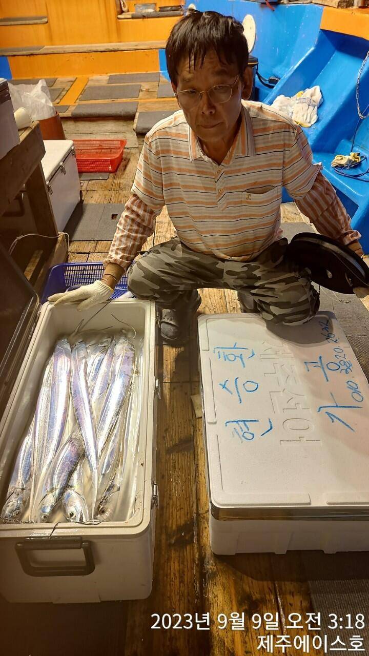 주에이스호8일갈치가 풍년입니다문의01035483472 01038603472 (조황조행기 - 바다선상조황)