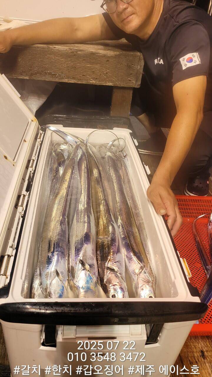 제주에이스호7월2122일북제주권갈치조업조황입니다010 35483472010 3860 3472977톤22인승14석운영 (조황조행기 - 바다선상조황)