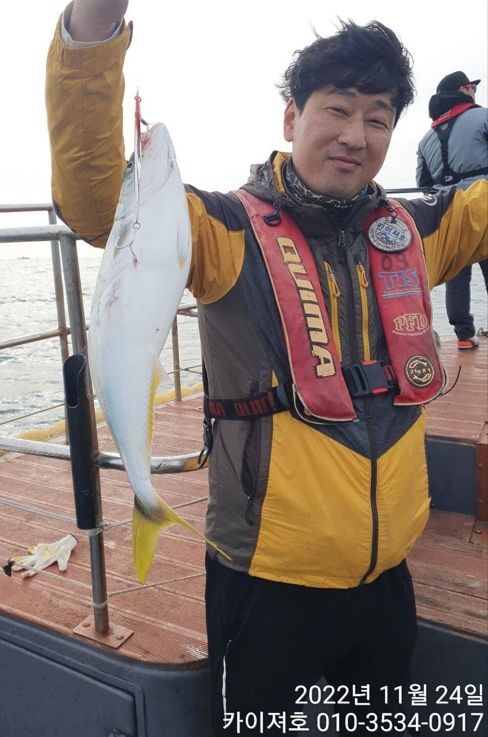 24일 오전 가을 오동통 방어 손맛 찐 합니다 (조황조행기 - 바다선상조황)