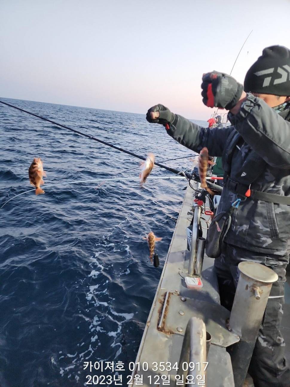 12일오전 왕열기 넉넉히 담아 입항 다음예약일은 목요일 (조황조행기 - 바다선상조황)