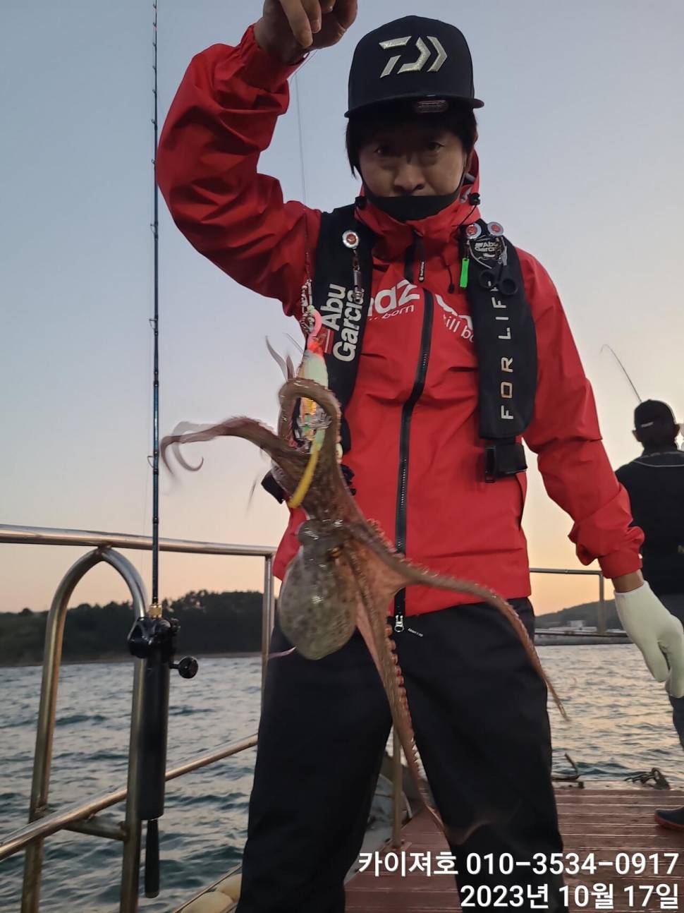 19일 돌문어 오후5시 정상 출항여유자리 많습니다 (조황조행기 - 바다선상조황)
