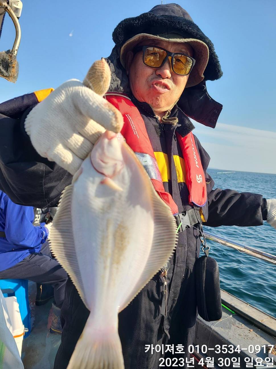 30일오전 퍼담았어요 4짜도 두루 (조황조행기 - 바다선상조황)