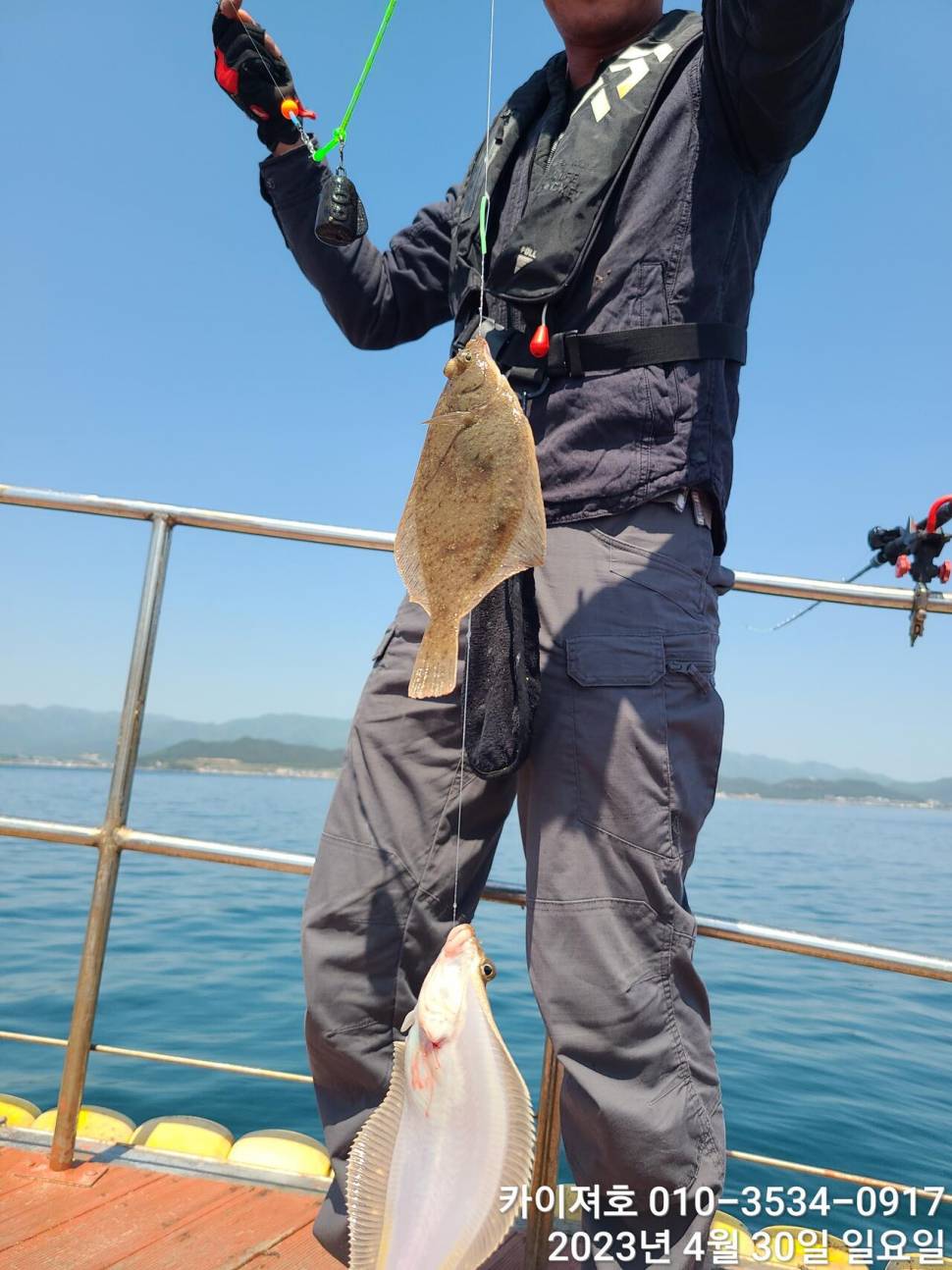 30일오전 퍼담았어요 4짜도 두루 (조황조행기 - 바다선상조황)