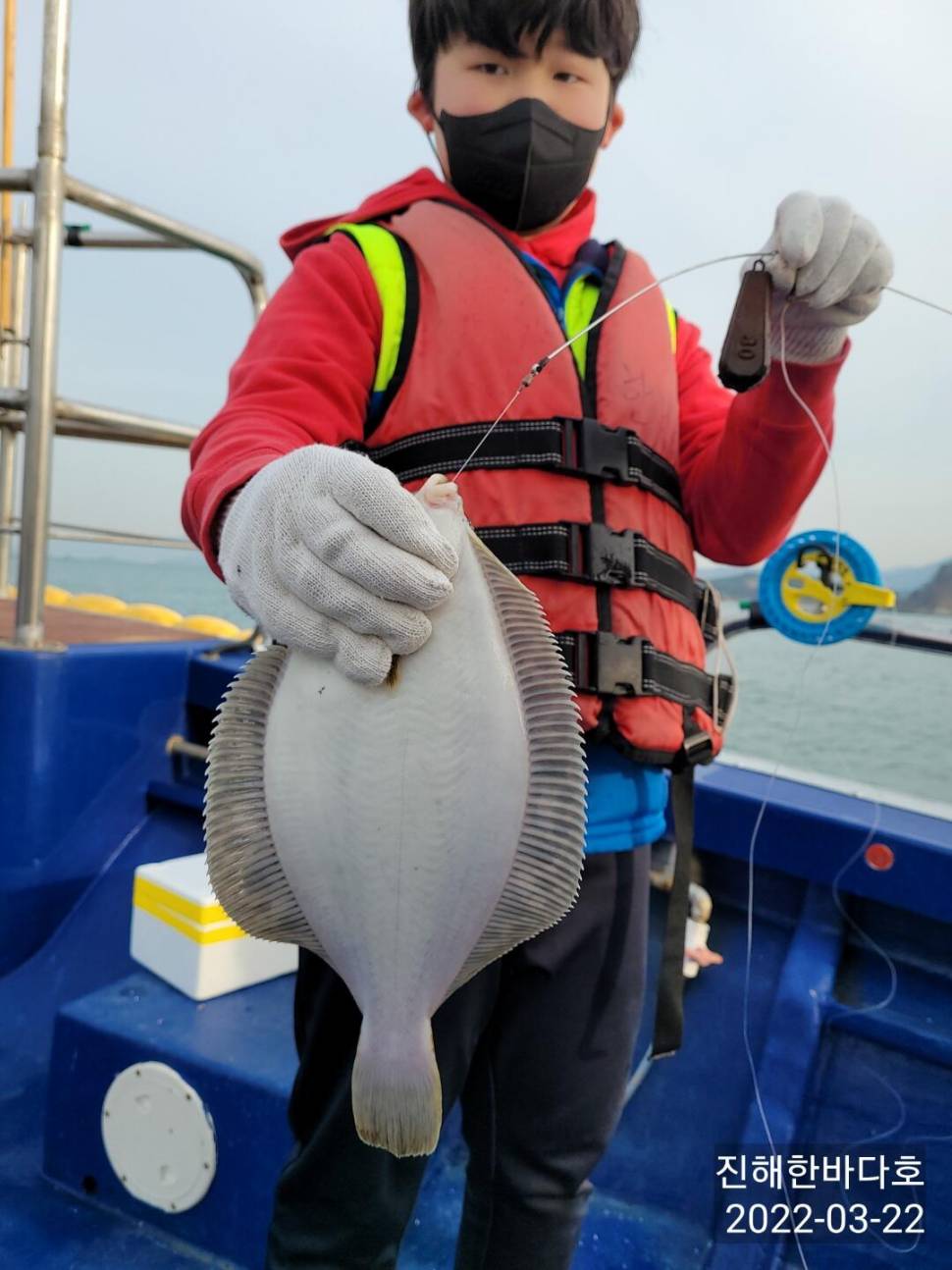 오늘도 후두둑 활기차게 올라오는 봄도다리 짜릿한 손맛 보시며 열낚 즐낚 하고왔습니다♬ (조황조행기 - 바다선상조황)