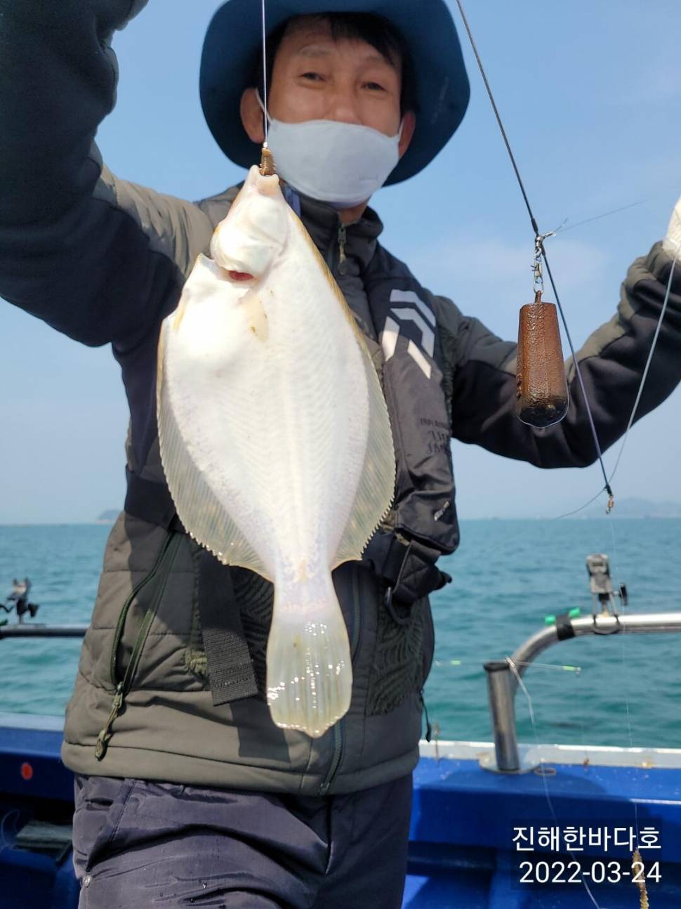오늘도 씨알좋고 손맛 끝내주는 도다리 후두두둑 손맛 보시며 신나게 잡고 즐기다 왔습니다0 (조황조행기 - 바다선상조황)