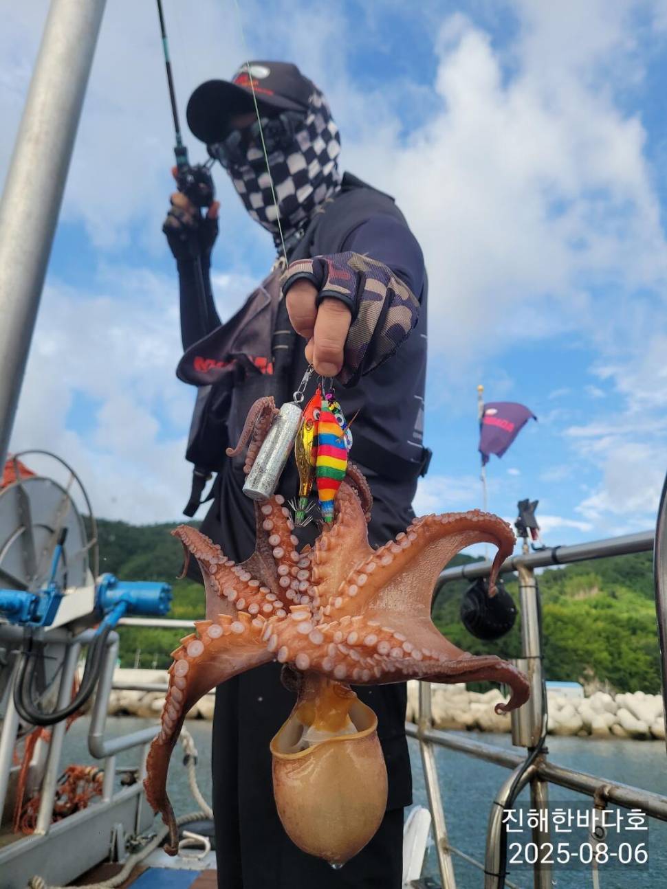 오늘도 손맛 끝내주는 돌문어 쭉쭉 뽑아올려주시며 찐한 손맛 보고왔습니다0 (조황조행기 - 바다선상조황)