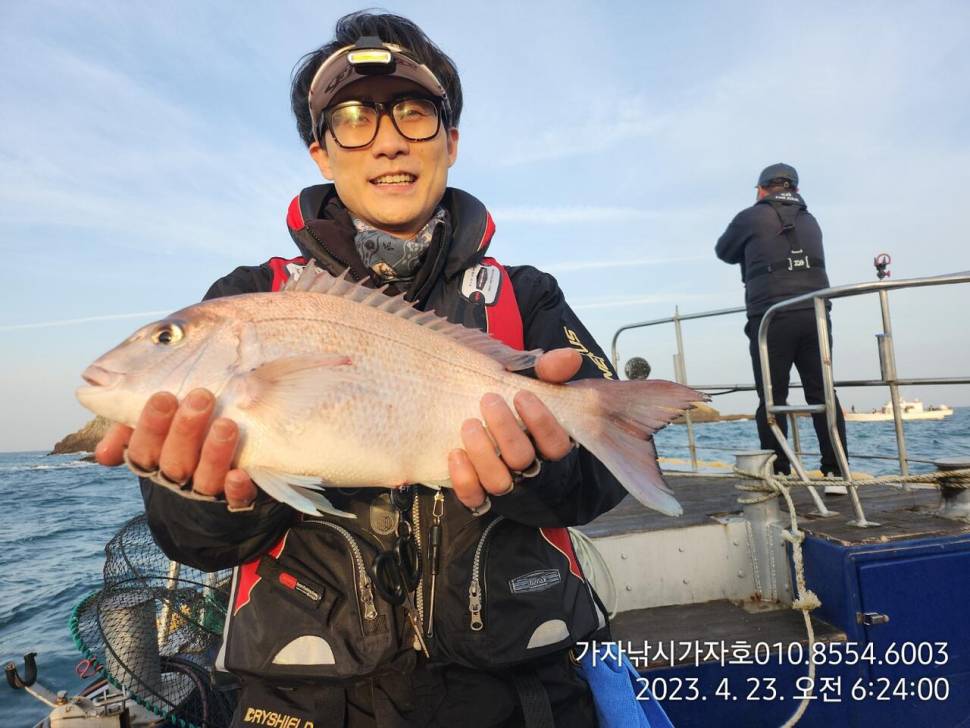 휴일 참돔입니다 (조황조행기 - 바다선상조황)