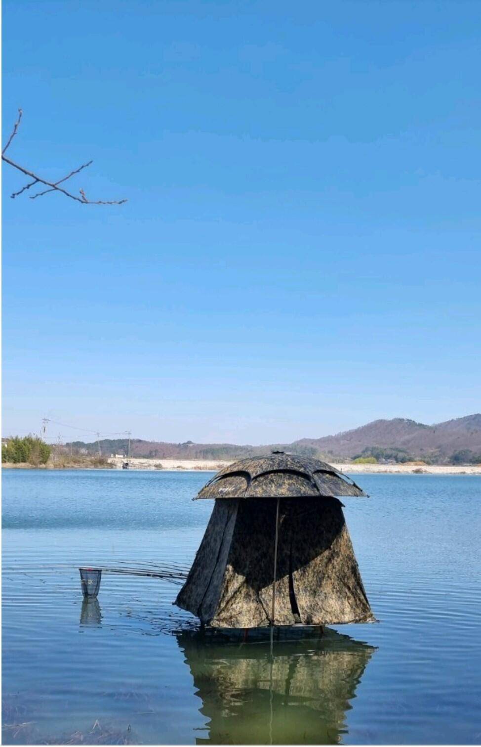 ★피싱트렌드 태풍에도 뒤집어지지 않는 좌대★ (낚시용품정보 - 쇼핑몰홍보)